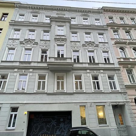 Home Sweet Home - Vienna Central Bagian luar foto