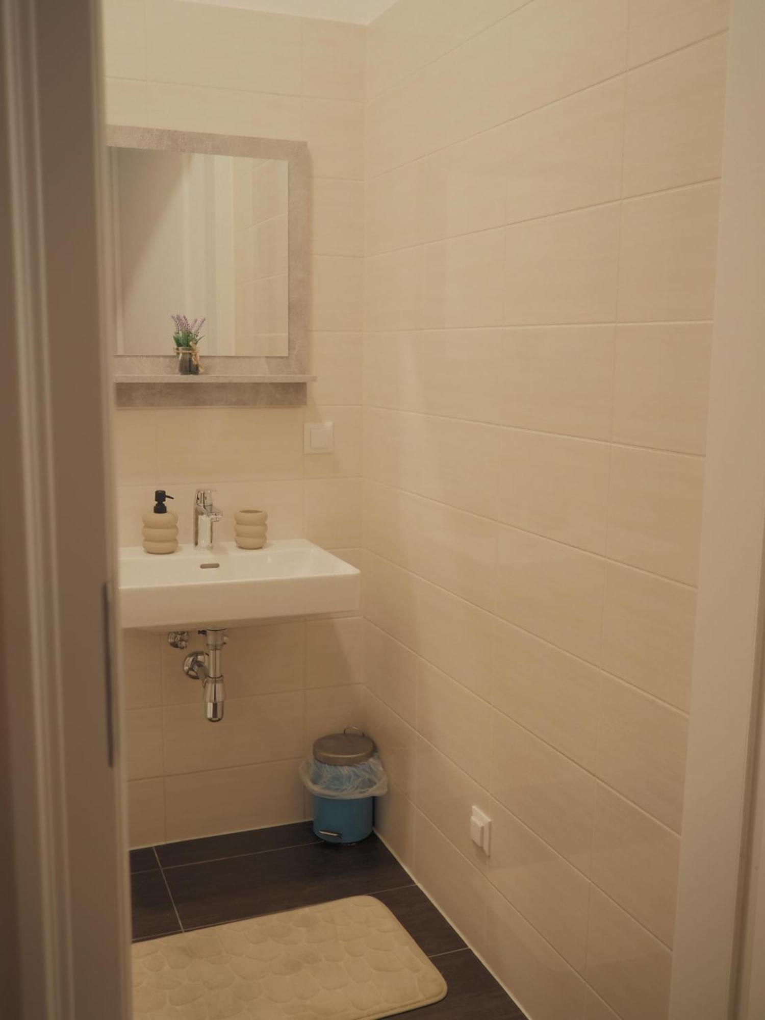 Home Sweet Home - Vienna Central Bagian luar foto