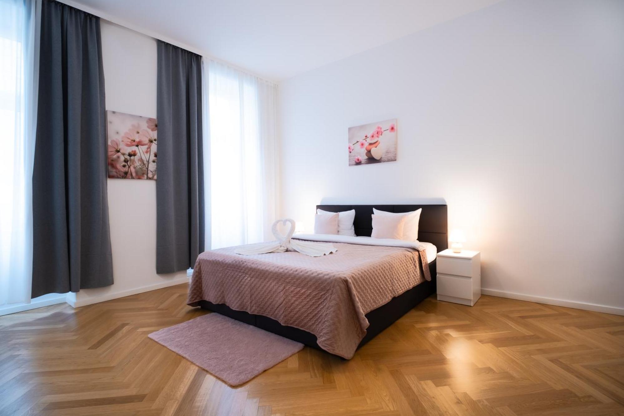 Home Sweet Home - Vienna Central Bagian luar foto