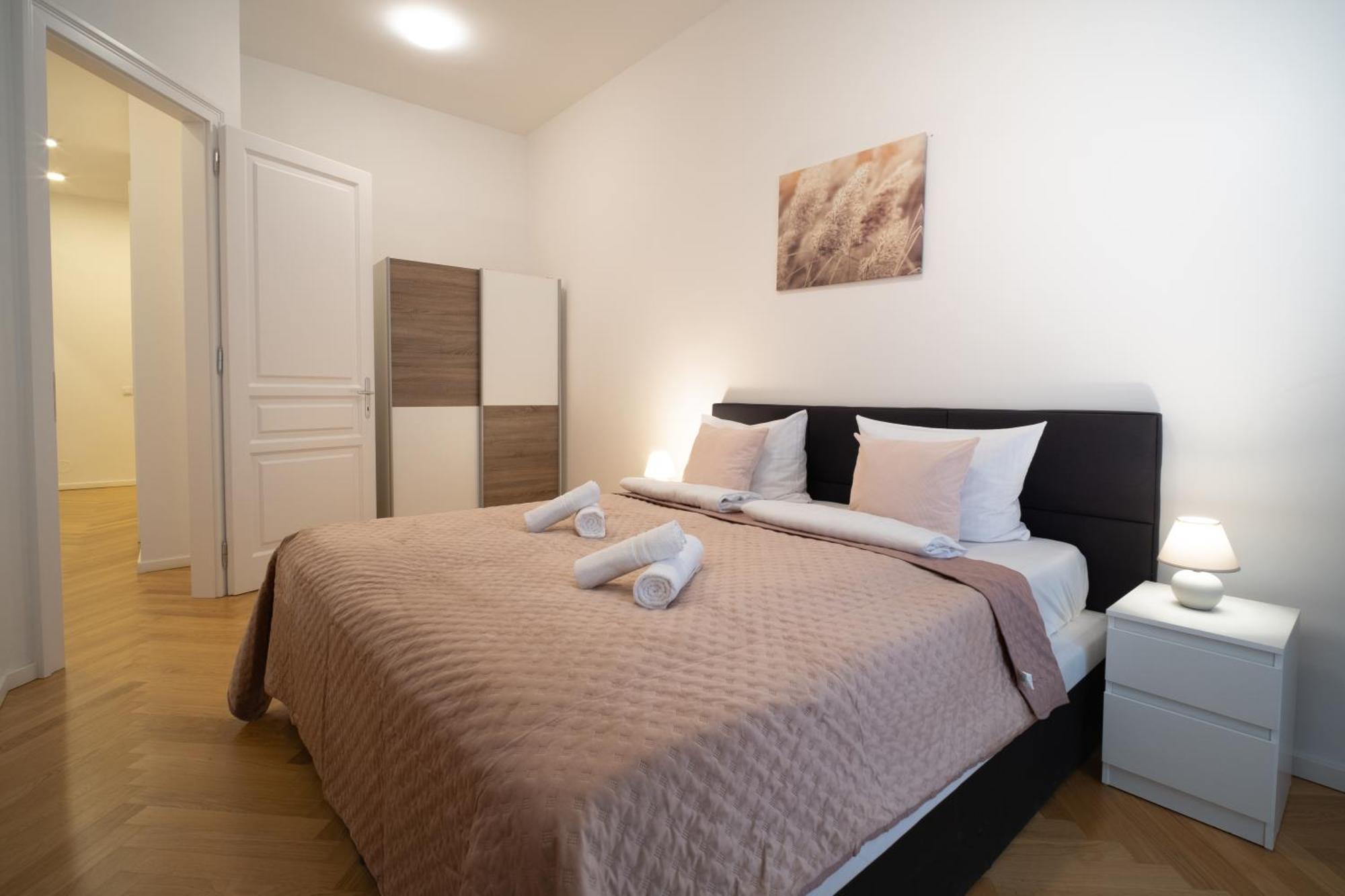 Home Sweet Home - Vienna Central Bagian luar foto