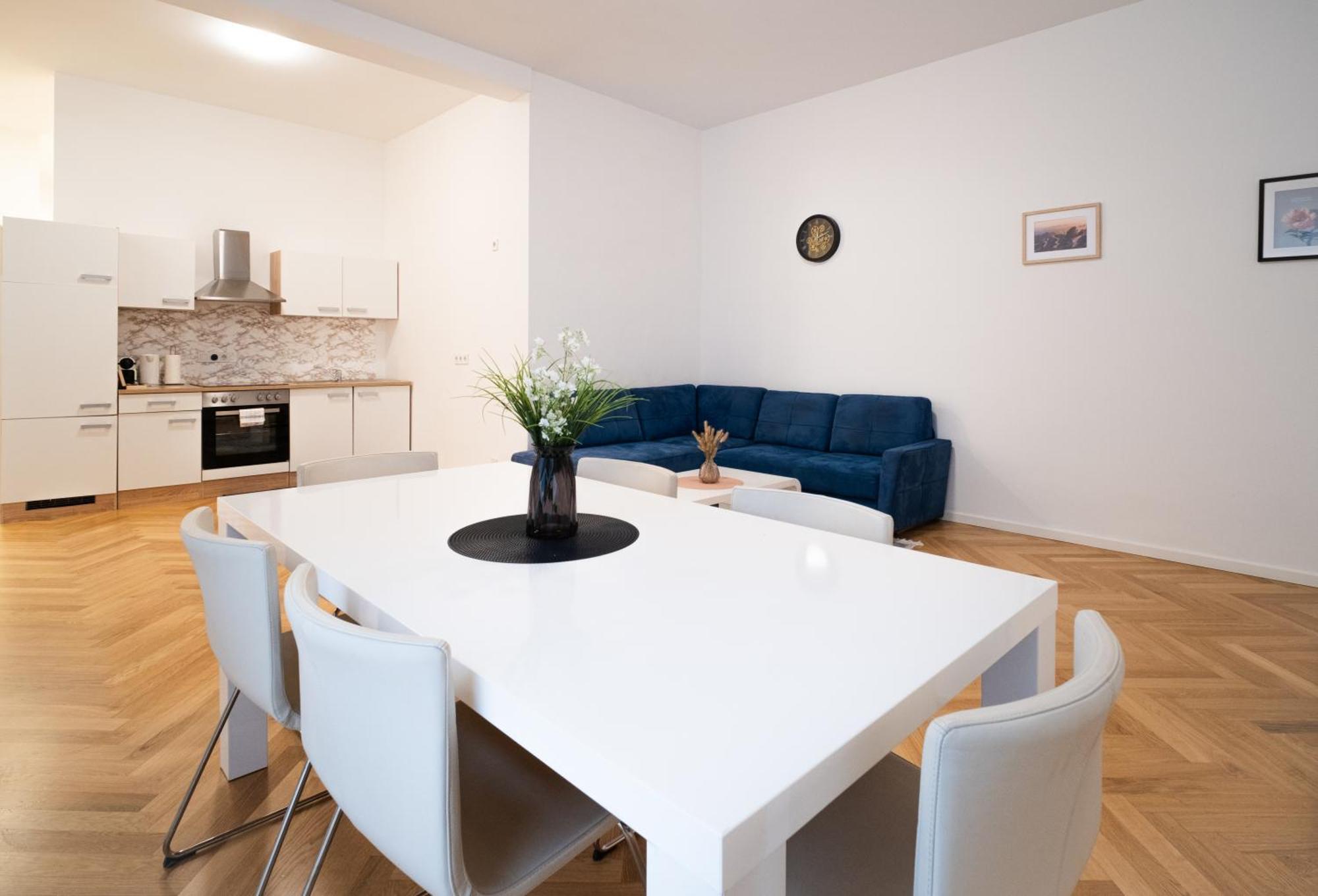 Home Sweet Home - Vienna Central Bagian luar foto