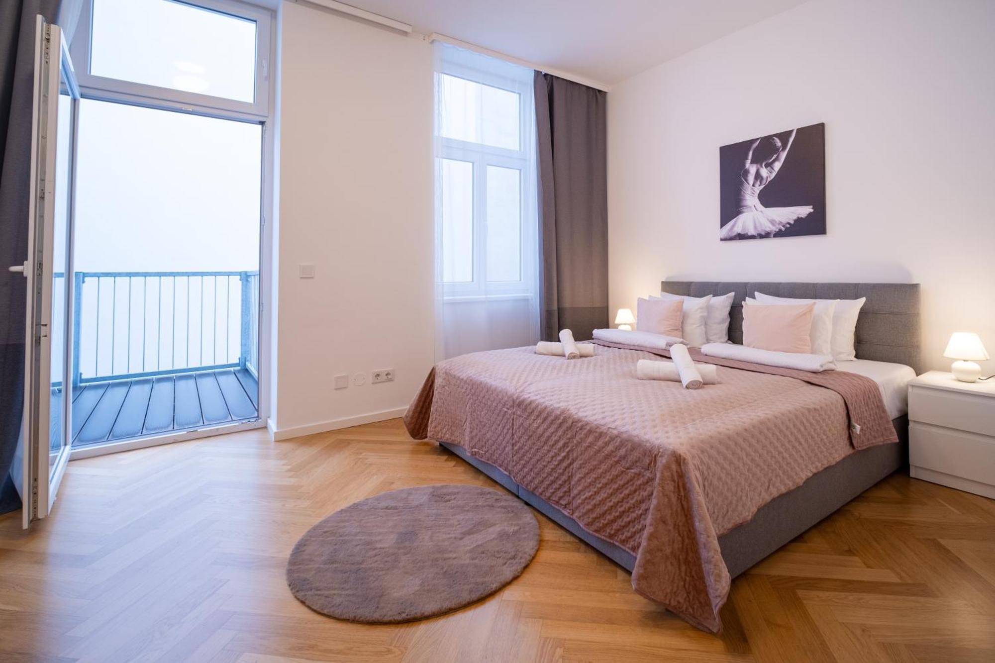 Home Sweet Home - Vienna Central Bagian luar foto