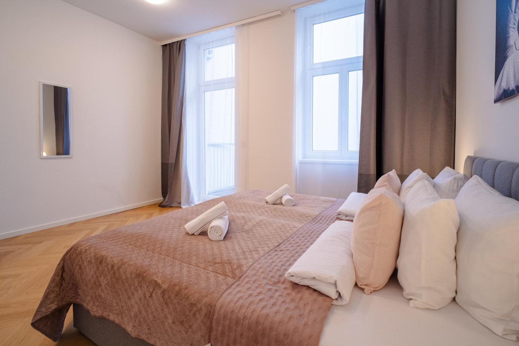 Home Sweet Home - Vienna Central Bagian luar foto