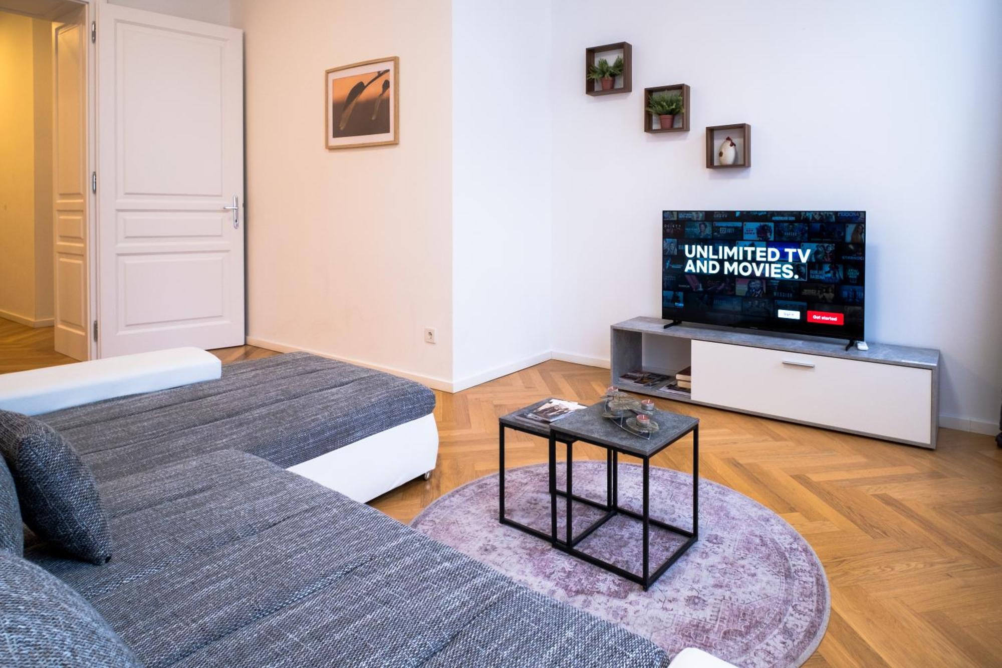 Home Sweet Home - Vienna Central Bagian luar foto